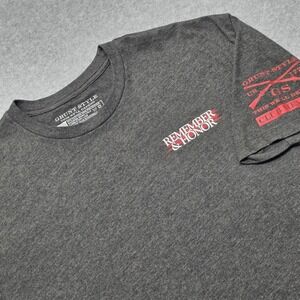 Grunt Style Remember Honor US Flag Dog Tag Men's T-Shirt XL Charcoal Gray
